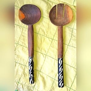 Handcrafted salad serving set